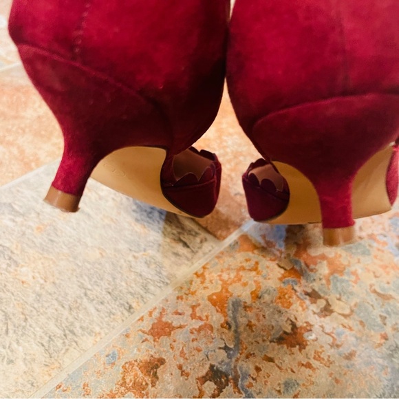 👠Gorgeous Scalloped D’Orsay Style Kitten Heel Felt/Suede-like Burgundy Pumps! - Picture 8 of 15